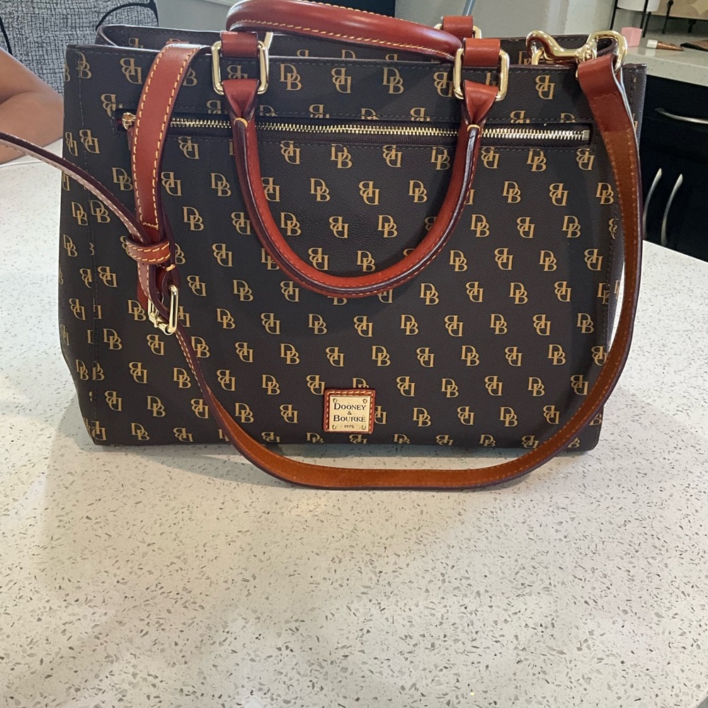 Dooney & Bourke Brown Leather Trim Tote
Measurements 13.5x9